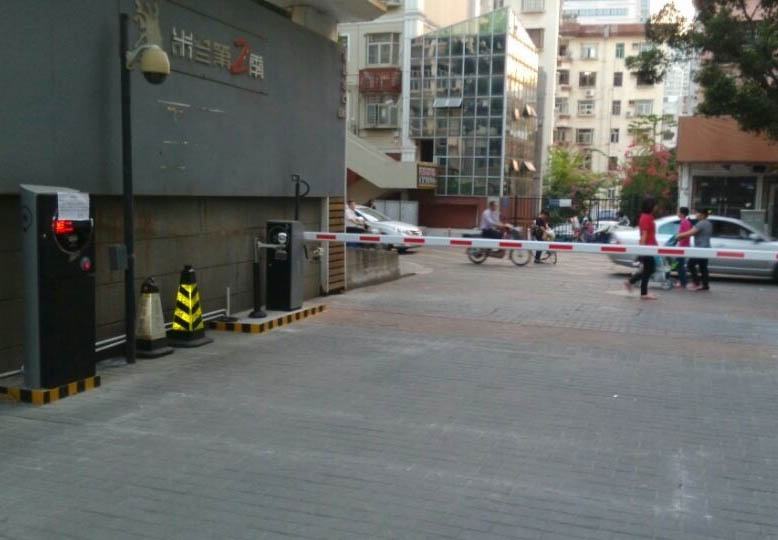智能<a href='http://www.woofwalkandplay.com/Product/Parking/License/' target='_blank'>車(chē)牌識(shí)別</a>系統(tǒng)為人們創(chuàng)造良好的停車(chē)環(huán)境，助力智慧城市的發(fā)展